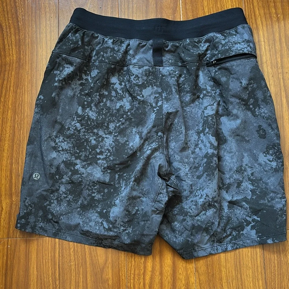 Lululemon Men’s Grey Black Abstract Design Technical Athletic Shorts